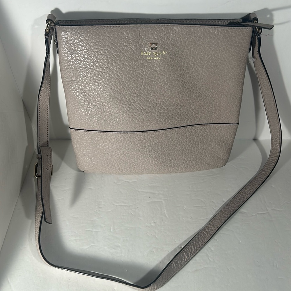 Kate Spade Beige Pebbled LeatherCrossbody Shoulder Bag New York Cora. Used.